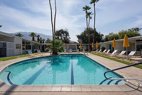 The Monkey Tree by AvantStay – Mid-Century Modern Oasis with Pool