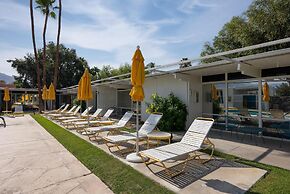 The Monkey Tree by AvantStay – Mid-Century Modern Oasis with Pool