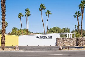The Monkey Tree by AvantStay – Mid-Century Modern Oasis with Pool