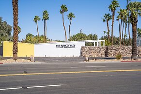 The Monkey Tree by AvantStay – Mid-Century Modern Oasis with Pool