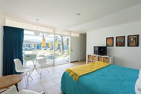 The Monkey Tree by AvantStay – Mid-Century Modern Oasis with Pool