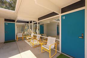 The Monkey Tree by AvantStay – Mid-Century Modern Oasis with Pool