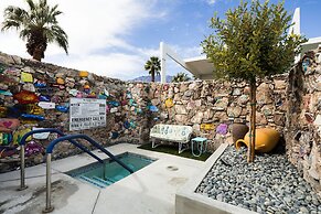 The Monkey Tree by AvantStay – Mid-Century Modern Oasis with Pool