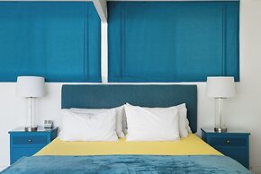 The Monkey Tree by AvantStay – Mid-Century Modern Oasis with Pool