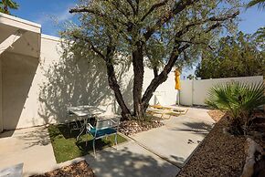 The Monkey Tree by AvantStay – Mid-Century Modern Oasis with Pool