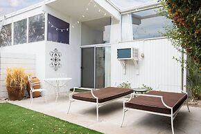 The Monkey Tree by AvantStay – Mid-Century Modern Oasis with Pool