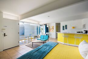 The Monkey Tree by AvantStay – Mid-Century Modern Oasis with Pool