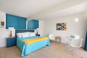 The Monkey Tree by AvantStay – Mid-Century Modern Oasis with Pool