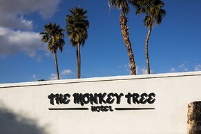 The Monkey Tree by AvantStay – Mid-Century Modern Oasis with Pool