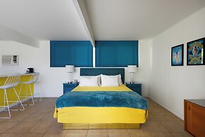 The Monkey Tree by AvantStay – Mid-Century Modern Oasis with Pool