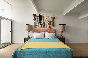 The Monkey Tree by AvantStay – Mid-Century Modern Oasis with Pool