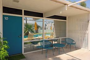 The Monkey Tree by AvantStay – Mid-Century Modern Oasis with Pool