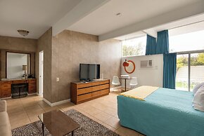 The Monkey Tree by AvantStay – Mid-Century Modern Oasis with Pool