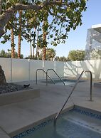 The Monkey Tree by AvantStay – Mid-Century Modern Oasis with Pool