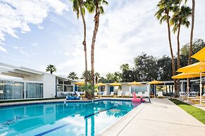 The Monkey Tree by AvantStay – Mid-Century Modern Oasis with Pool