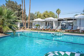 The Monkey Tree by AvantStay – Mid-Century Modern Oasis with Pool