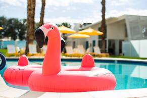 The Monkey Tree by AvantStay – Mid-Century Modern Oasis with Pool