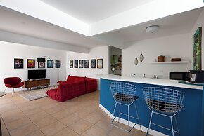 The Monkey Tree by AvantStay – Mid-Century Modern Oasis with Pool