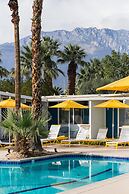 The Monkey Tree by AvantStay – Mid-Century Modern Oasis with Pool