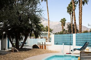 The Monkey Tree by AvantStay – Mid-Century Modern Oasis with Pool