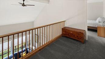 41 Summit Condo Near Mountain Shuttle by RedAwning