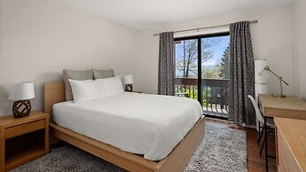 41 Summit Condo Near Mountain Shuttle by RedAwning