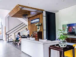 Z-up Boutique Hotel
