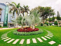 Tran Chau Beach & Resort