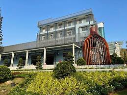 Tran Chau Beach & Resort