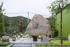 Tran Chau Beach & Resort