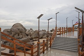 Tran Chau Beach & Resort