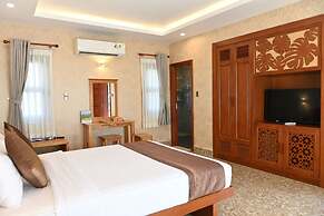 Tran Chau Beach & Resort