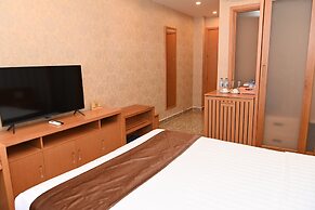 Tran Chau Beach & Resort