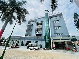 Tran Chau Beach & Resort