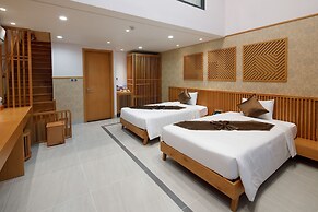 Tran Chau Beach & Resort