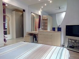 Flats4U Apartments Smolenskaya