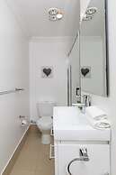 Khione 1 - Modern & spacious with views towards Lake Jindabyne & the m