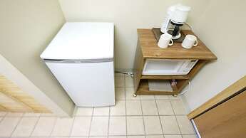 CM447H Hotel Room 1Br 1 Ba