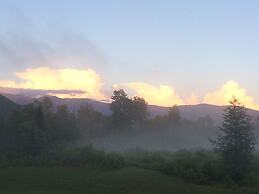 Moose Lodge and Cabins by Bretton Woods Vacations
