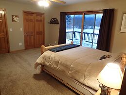 Moose Lodge and Cabins by Bretton Woods Vacations
