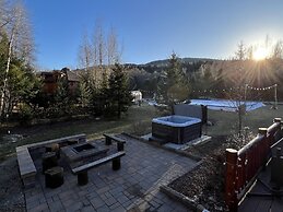Moose Lodge and Cabins by Bretton Woods Vacations