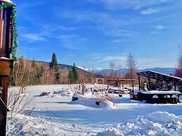 Moose Lodge and Cabins by Bretton Woods Vacations