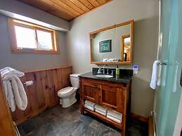 Moose Lodge and Cabins by Bretton Woods Vacations