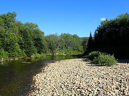 Moose Lodge and Cabins by Bretton Woods Vacations