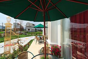 Alice Wonderland B&B