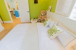 Alice Wonderland B&B