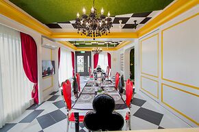 Alice Wonderland B&B