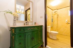 Alice Wonderland B&B