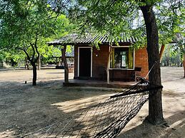 Funky Leopard Safari Lodge Bordering Yala National Park - Hostel