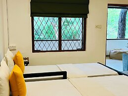 Funky Leopard Safari Lodge Bordering Yala National Park - Hostel